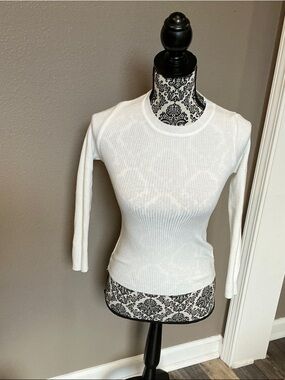 White Ribbed Long-Sleeve Crewneck Top - Women Size M